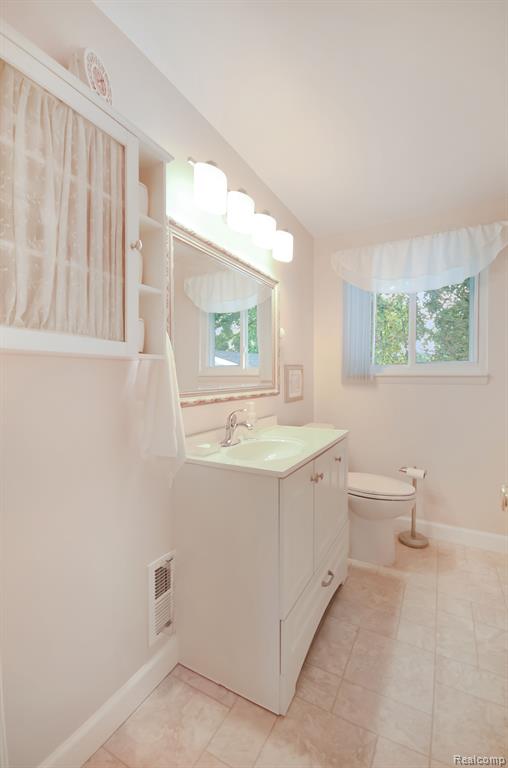 43475 Deborah Drive, Sterling Heights, MI 48313 — Photo 13
