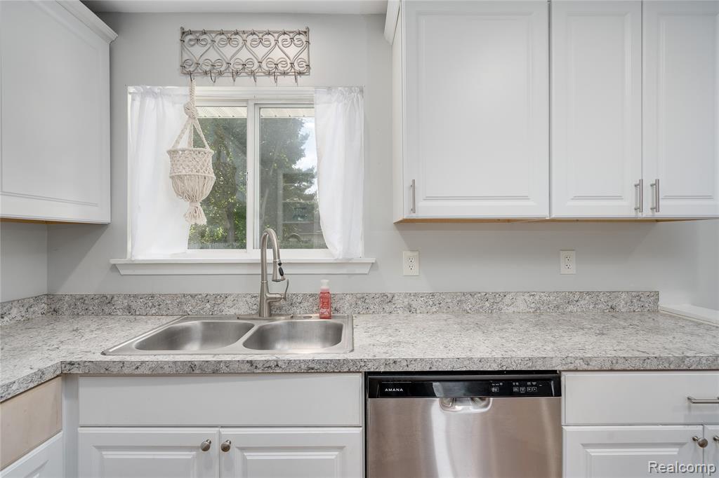 9115 Maplewood Drive, Clio, MI 48420 — Photo 11