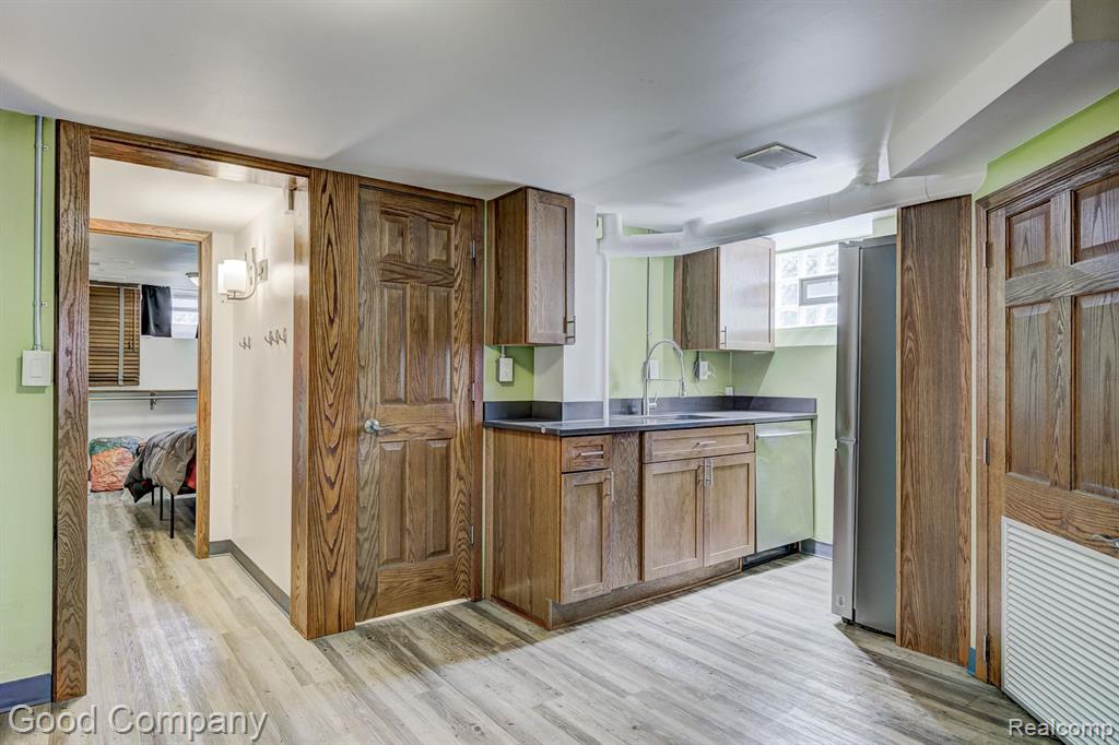 637 S CONNECTICUT Unit 2, Royal Oak, MI 48067 — Photo 7