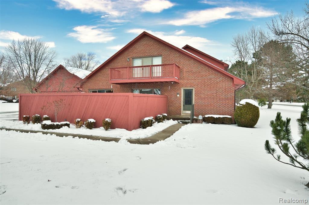 42192 Lochmoor Street, 35, Clinton Twp, MI 48038 — Photo 2