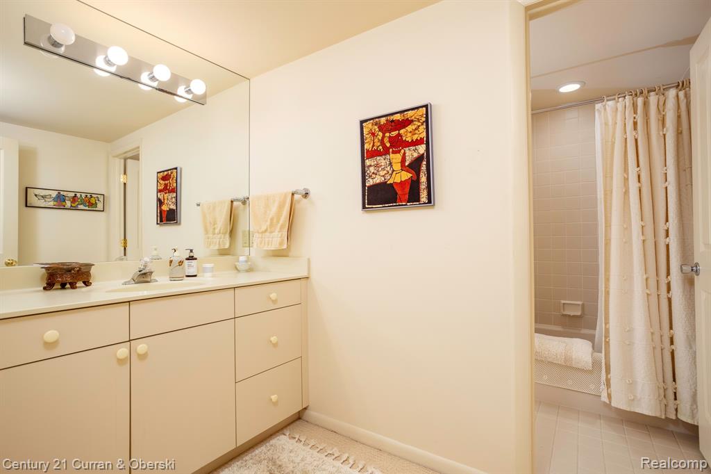 46515 Arboretum Circle, Plymouth, MI 48170 — Photo 33