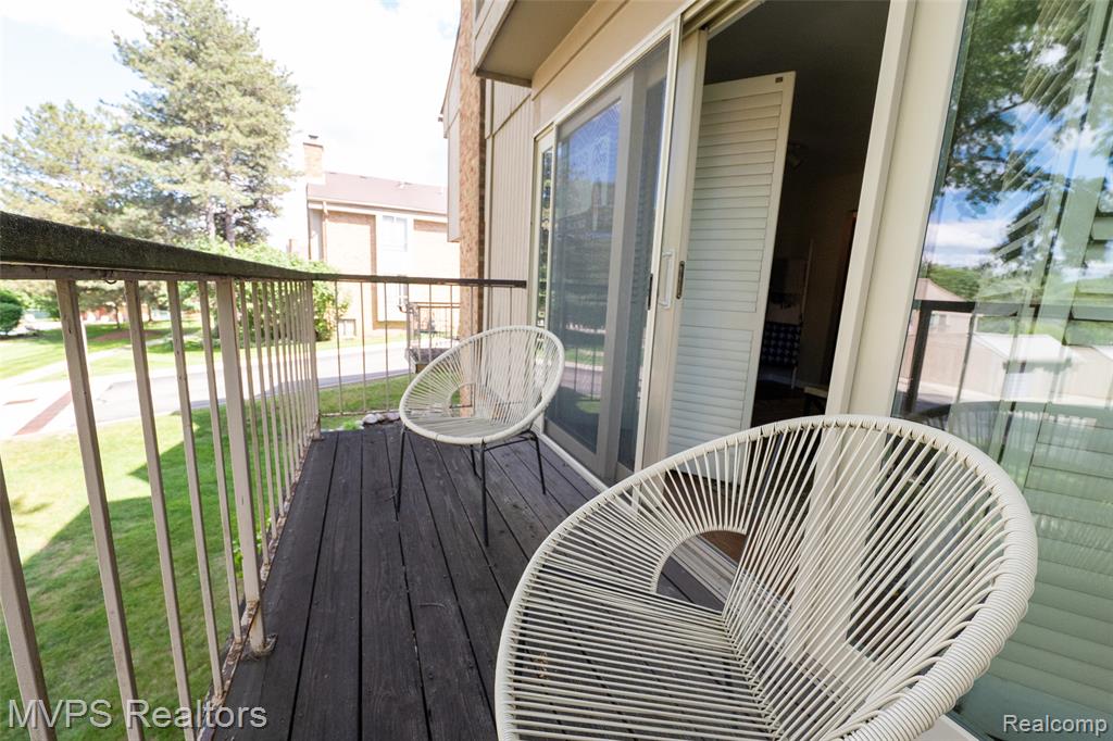 804 S Oak Brook Ridge Drive, 149, Rochester Hills, MI 48307 — Photo 13