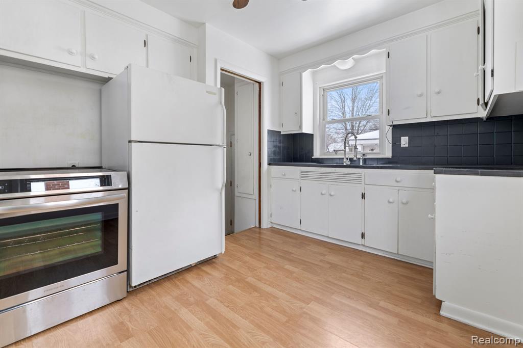 6690 Deering Street, Garden City, MI — Photo 4