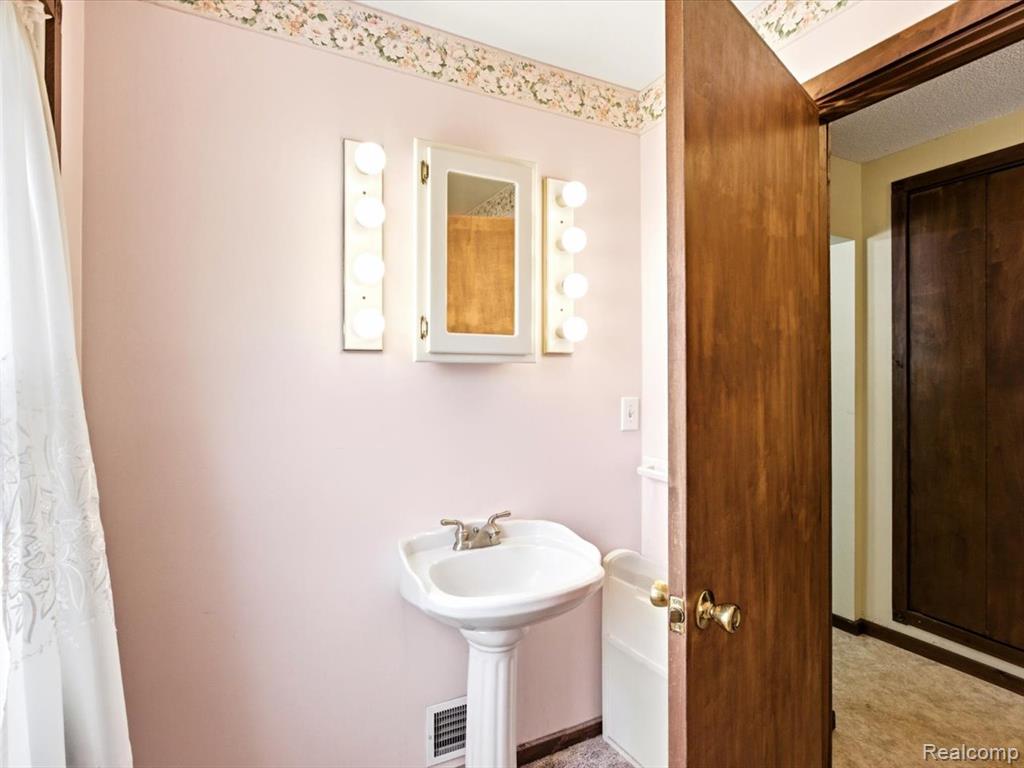 1412 Minnie Street, Port Huron, MI 48060 — Photo 13