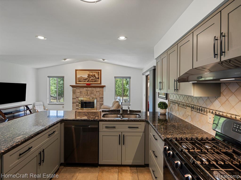 44217 DARTMOUTH Street, Canton, MI 48188 — Photo 15