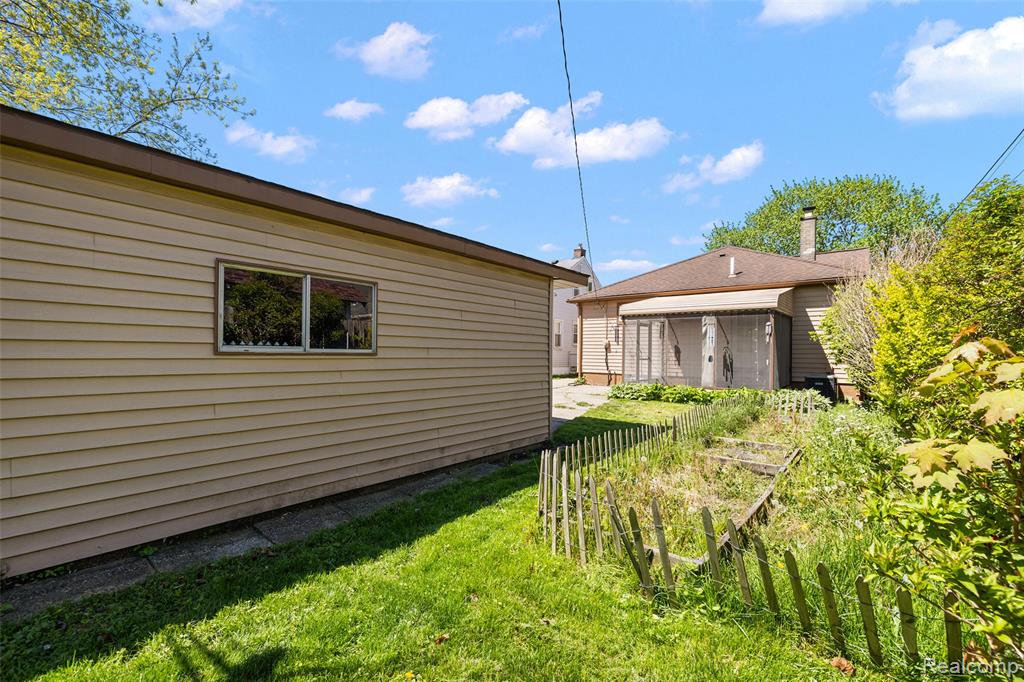 637 S Edgeworth Avenue, Royal Oak, MI 48067 — Photo 46