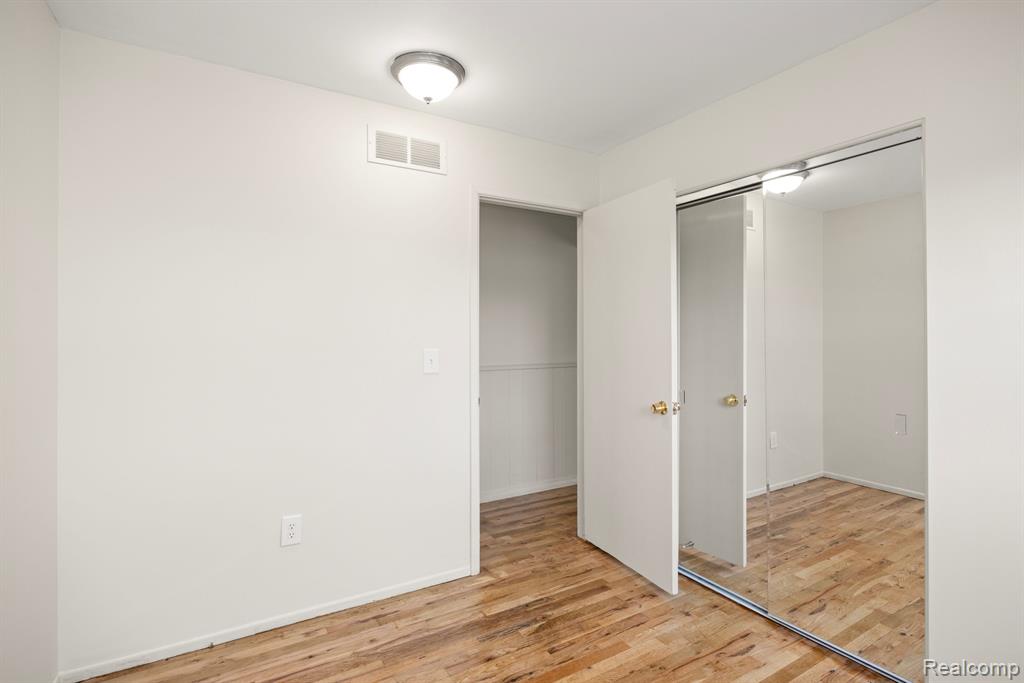 9870 FAIRBANKS Street, Belleville, MI 48111 — Photo 11