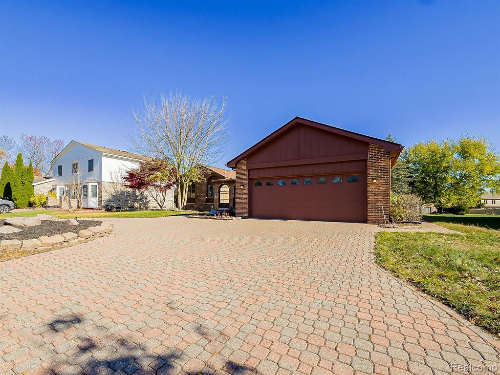 7329 Camelot Drive, West Bloomfield, MI — Photo 37