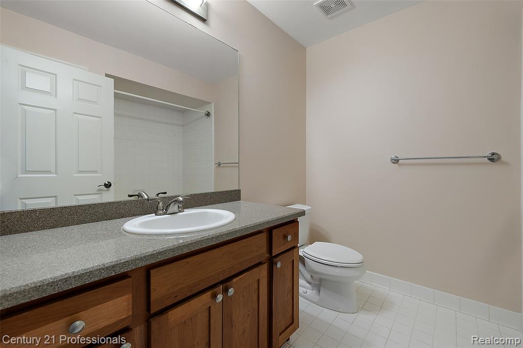 4013 Ardsley Court, Clarkston, MI 48348 — Photo 28