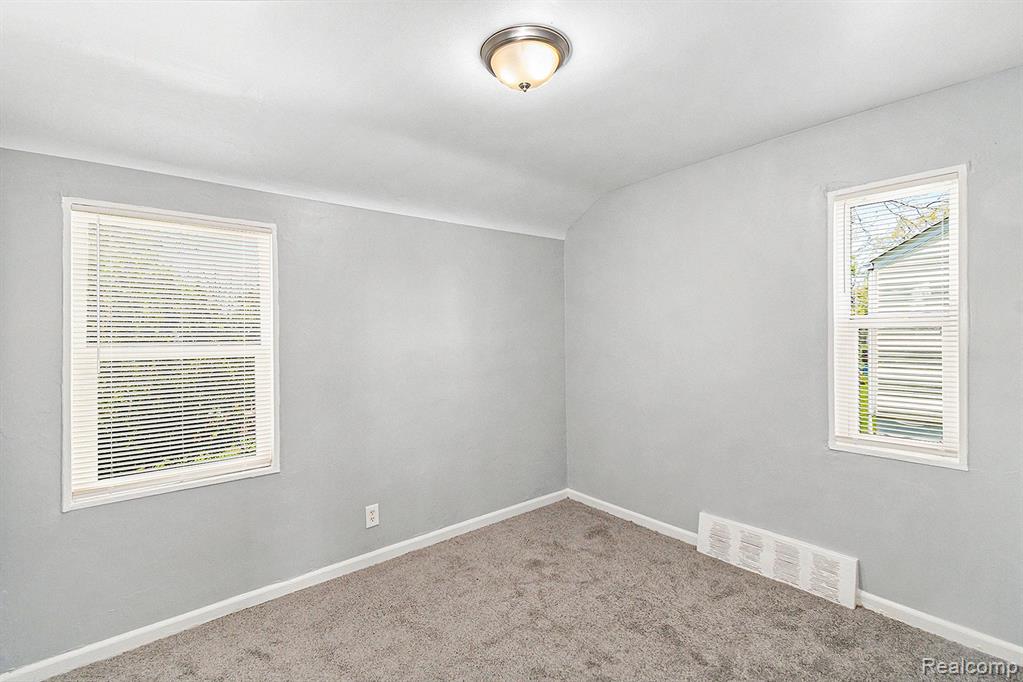 887 UNIVERSITY Drive, Pontiac, MI 48342 — Photo 12