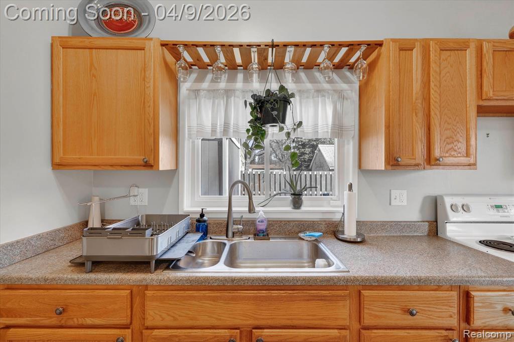 29100 Tawas Street, Madison Heights, MI 48071 — Photo 18