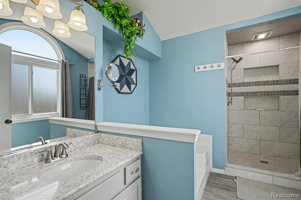 8012 Fox Hollow Road, Goodrich Vlg, MI — Photo 16