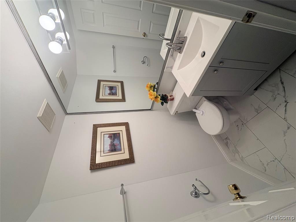 7595 Woodview Drive, Waterford, MI 48327 — Photo 7