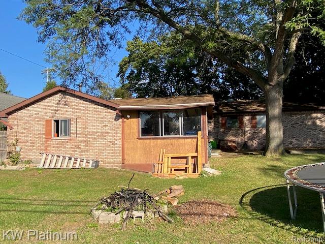 558 Myrtlewood Street, Marysville, MI 48040 — Photo 17