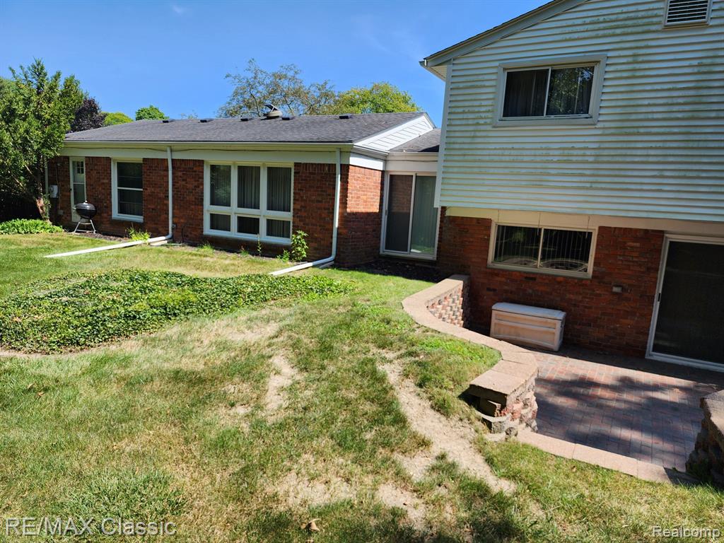473 FOX RIVER Drive, Bloomfield Hills, MI 48304 — Photo 49