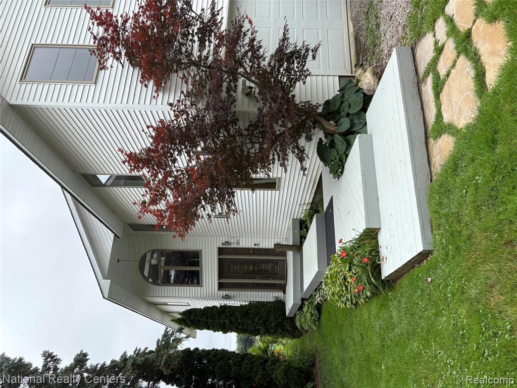 8871 Lakeview Drive, White Lake, MI — Photo 2