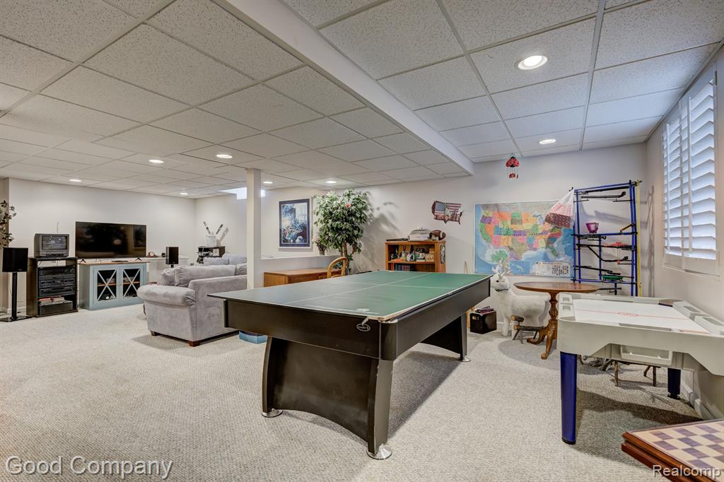 755 OAK POINT Lane, Madison Heights, MI 48071 — Photo 56