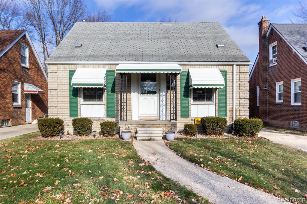 20927 Hawthorne Street, Harper Woods, MI 48225 — front exterior