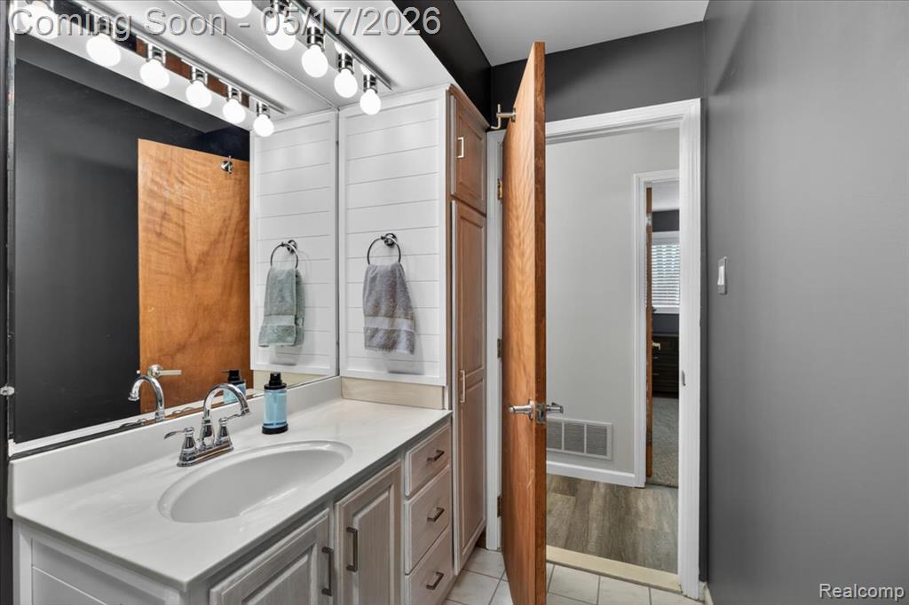 7044 Felix Drive, Clarkston, MI — Photo 19