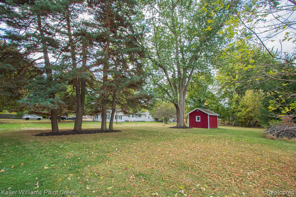 239 Almont Avenue, Almont, MI 48003 — Photo 27