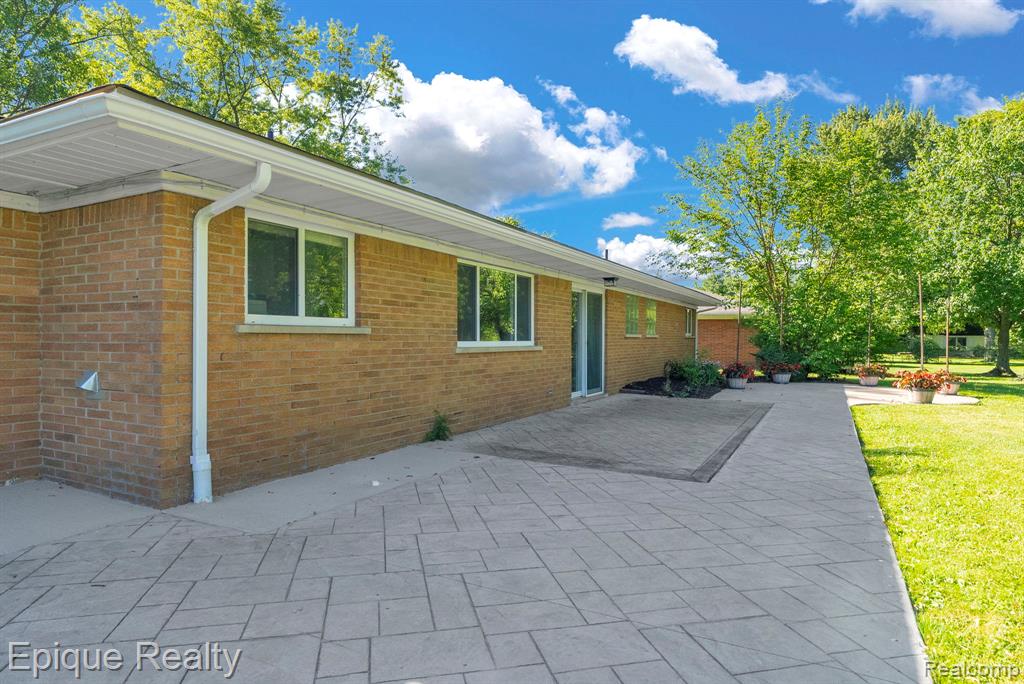 8052 Dungarvin Drive, Grand Blanc, MI 48439 — Photo 37