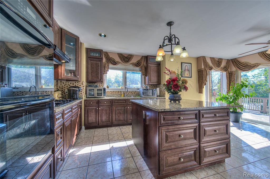 6460 Charles Drive, West Bloomfield, MI — Photo 22