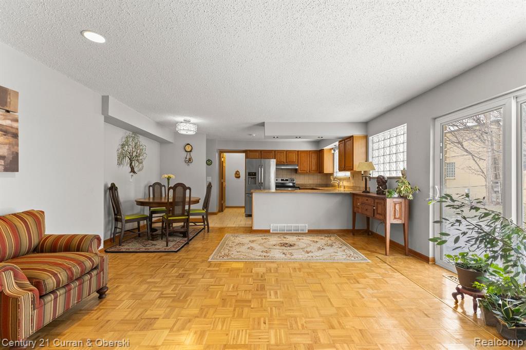 4051 JOHNSON Drive, Sterling Heights, MI 48310 — Photo 11