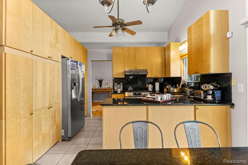 5589 Pembury, West Bloomfield, MI — Photo 20