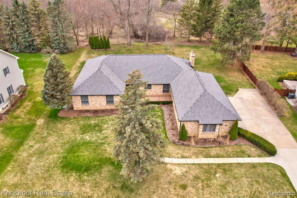 9350 OAKMONT Drive, Grand Blanc, MI 48439 — Photo 54