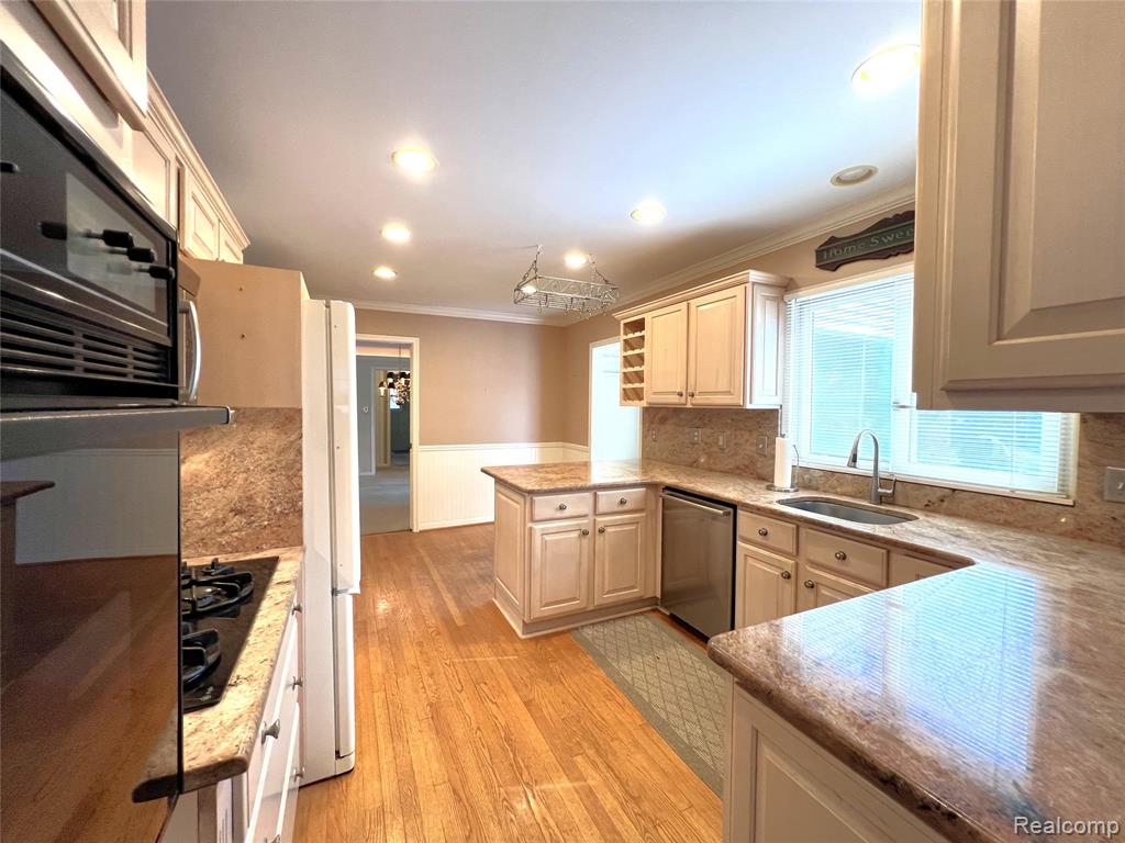 505 Anita Avenue, Grosse Pointe, MI 48236 — Photo 13