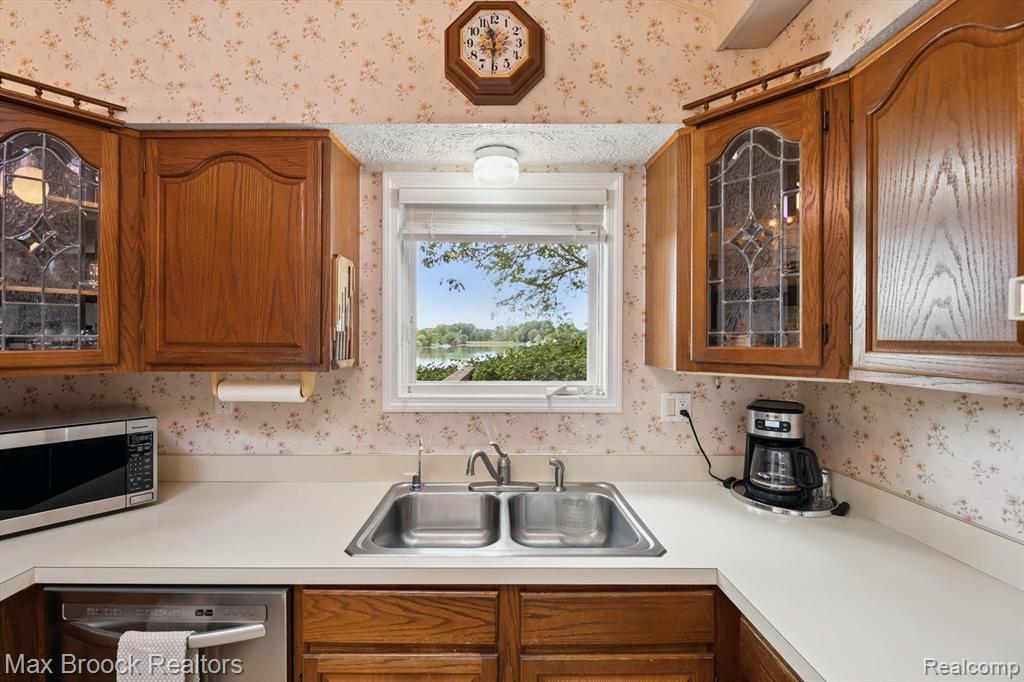 6026 Venice Drive, Commerce Twp, MI 48382 — Photo 16