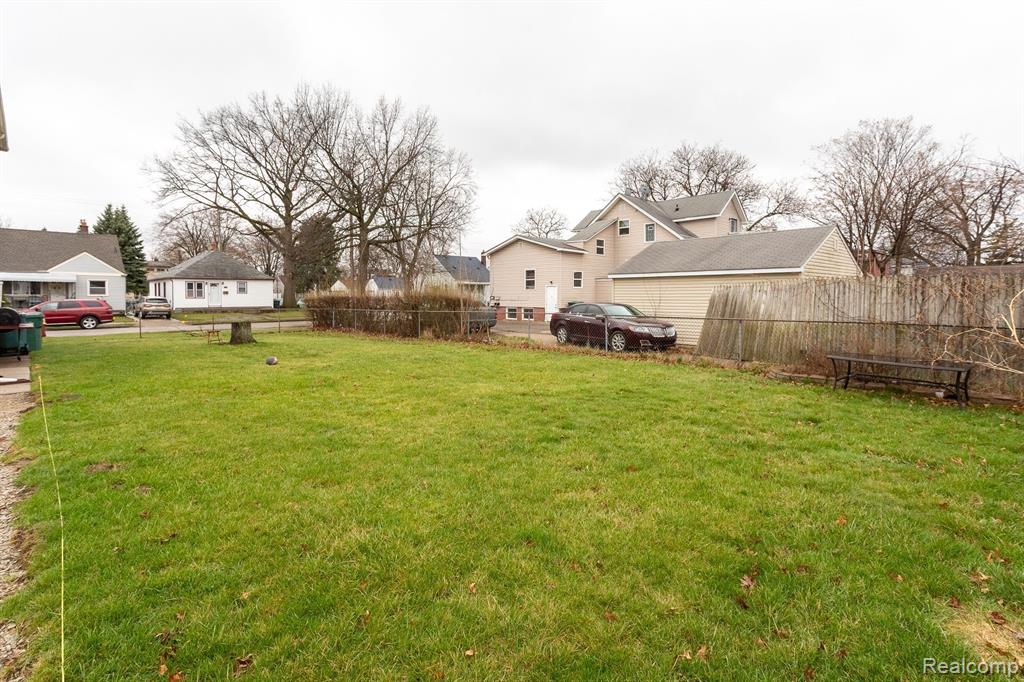 880 WHITE Avenue, Lincoln Park, MI 48146 — Photo 10