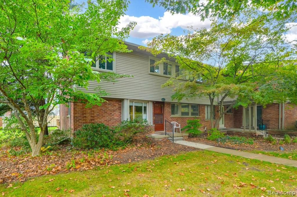 1076 Stratford Lane, Bloomfield Hills, MI 48304 — Photo 2