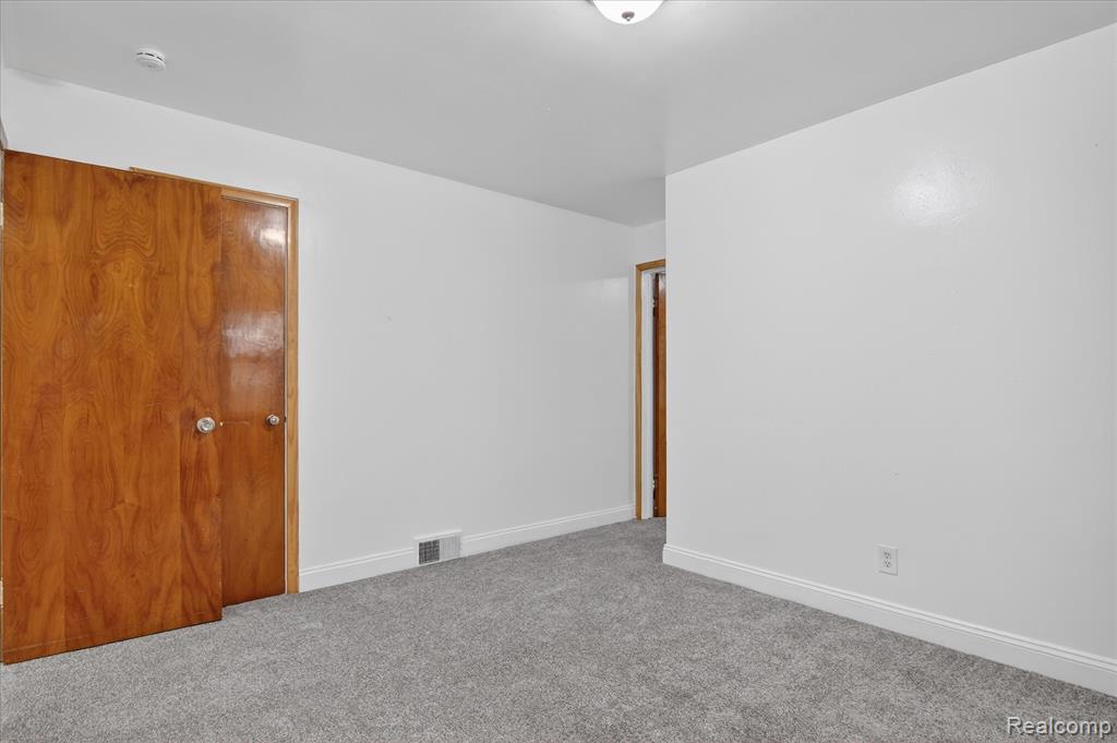 18671 Huntington Avenue, Harper Woods, MI 48225 — Photo 20
