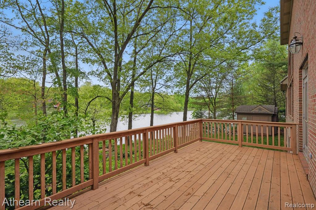 8373 Riverwalk Drive, Fenton, MI 48430 — Photo 8