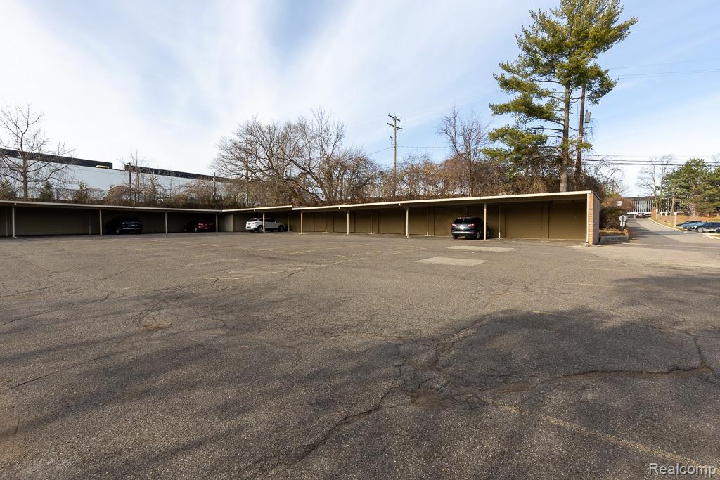 4047 W MAPLE Road, Bloomfield Hills, MI — Photo 2