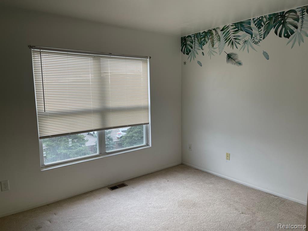 23318 GRAYSON Drive, Southfield, MI 48075 — Photo 17