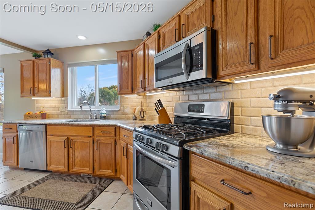 48528 Lafayette Drive, Macomb, MI 48044 — Photo 18