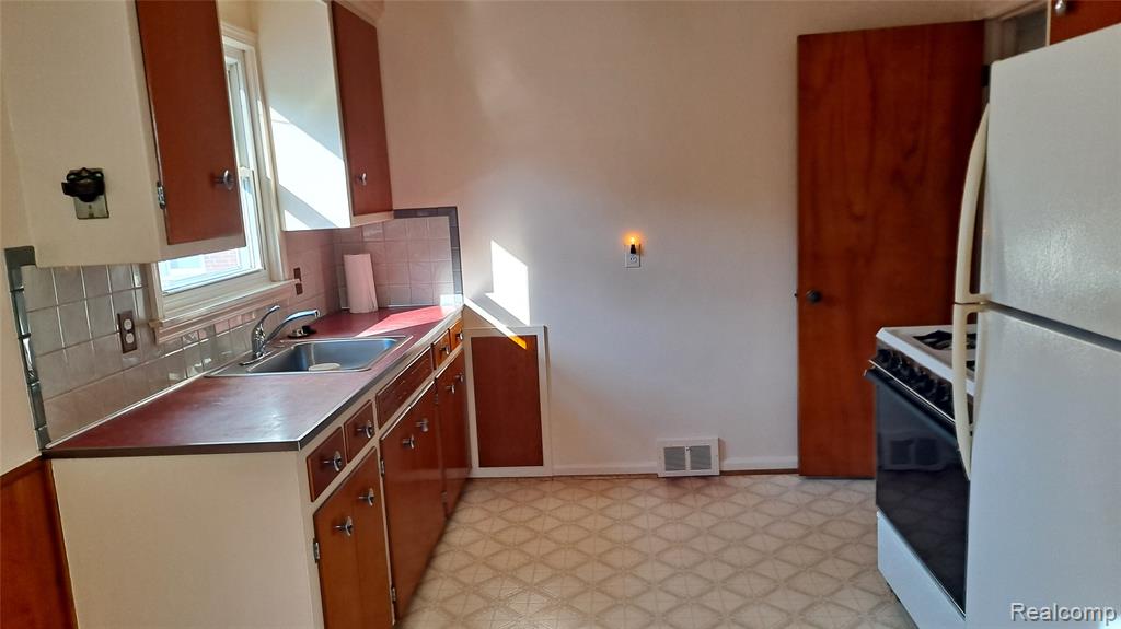 940 Coolidge Avenue, Clawson, MI — Photo 9