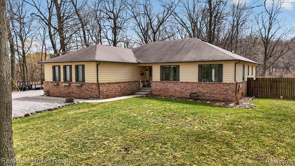 660 E Allen Road, Howell, MI 48855 — Photo 49