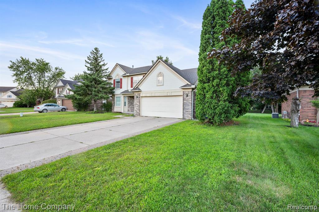 6868 Essex Court, Waterford, MI 48327 — Photo 4