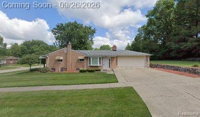 1085 Queen Court, Milford, MI 48381