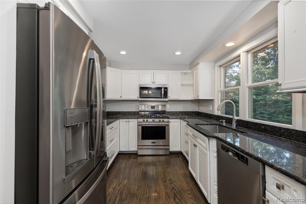 9025 Muirland Drive, Plymouth, MI 48170 — Photo 13