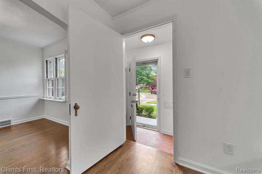 524 N York Street, Dearborn, MI 48128 — Photo 5