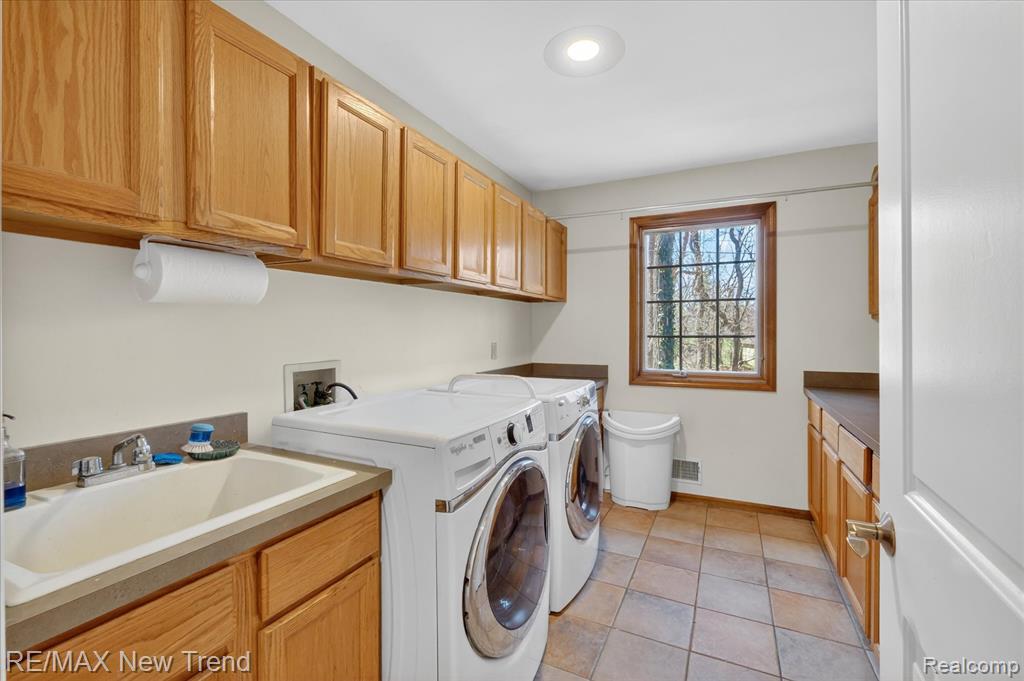 5721 Coralwood Court, Commerce Twp, MI 48382 — Photo 28