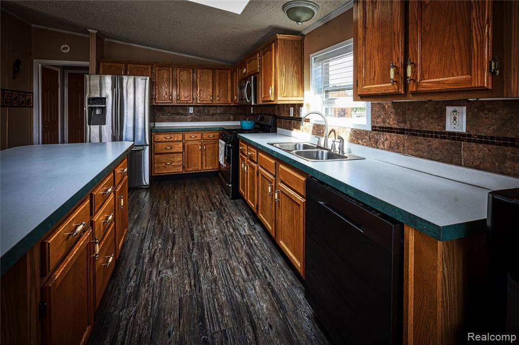 7208 Mapleview Circle E, Brown, MI 48416 — Photo 9