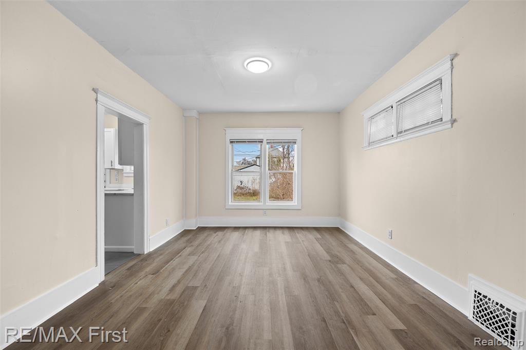 556 Leicester Court, Detroit, MI 48202 — Photo 9