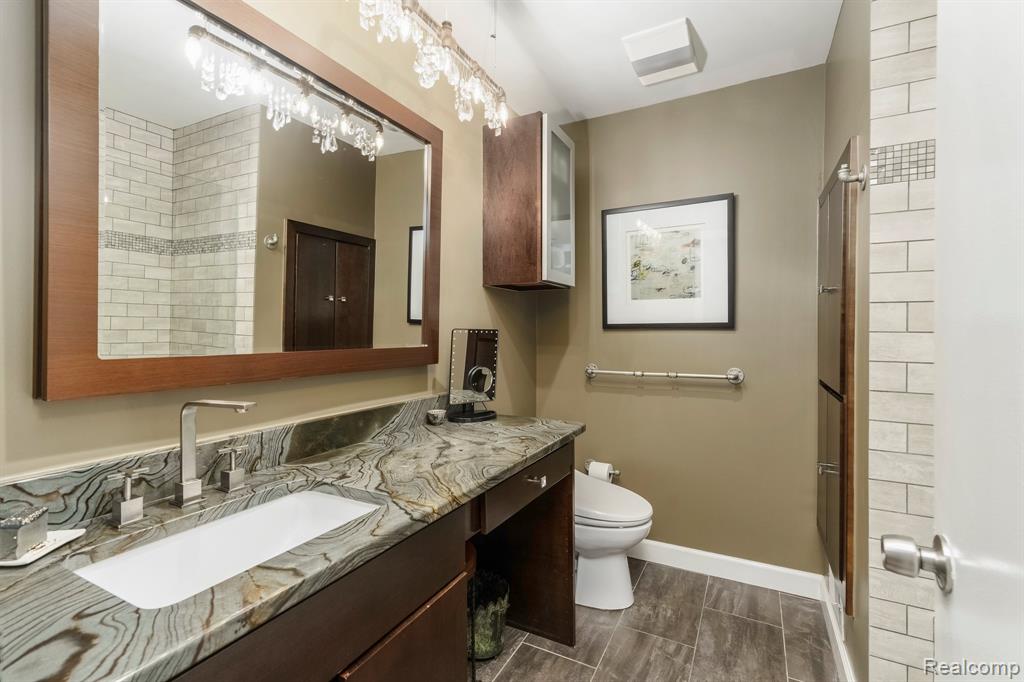 5156 Chestershire Court, West Bloomfield, MI — Photo 32