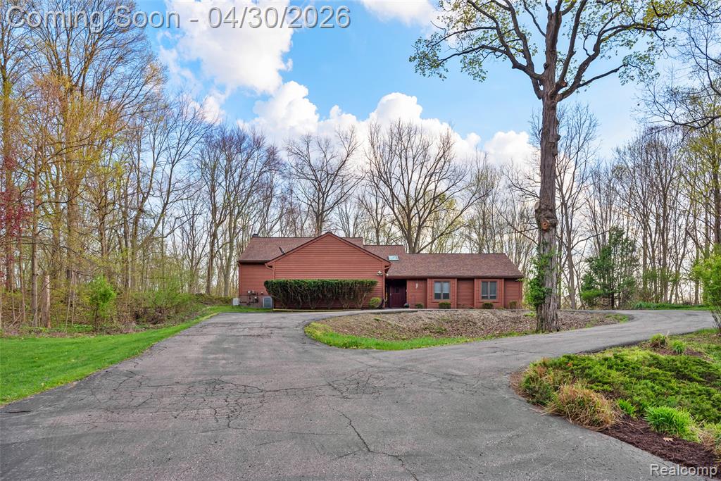 8412 Beacon Lane, Northville, MI 48168 — Photo 31