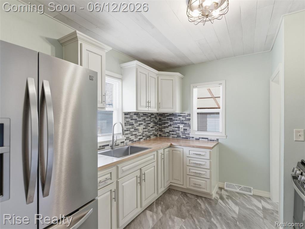 2449 N Genesee Road, Burton, MI 48509 — Photo 6